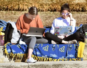Spring-like weather to stick around until weekend